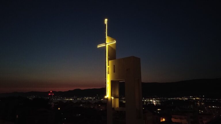 Moj križ svejedno gori!