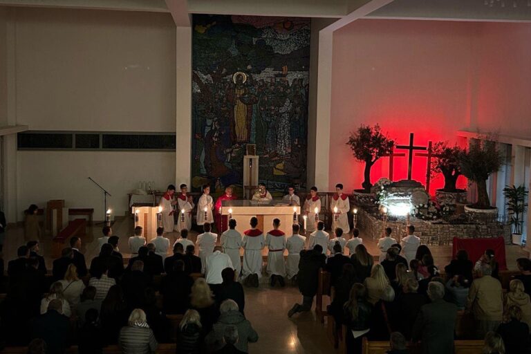 Obredi Velikog petka, 18. travnja 2025.